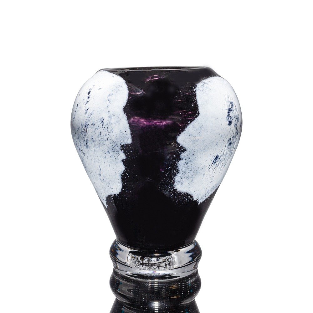 VI MØTES vase sort